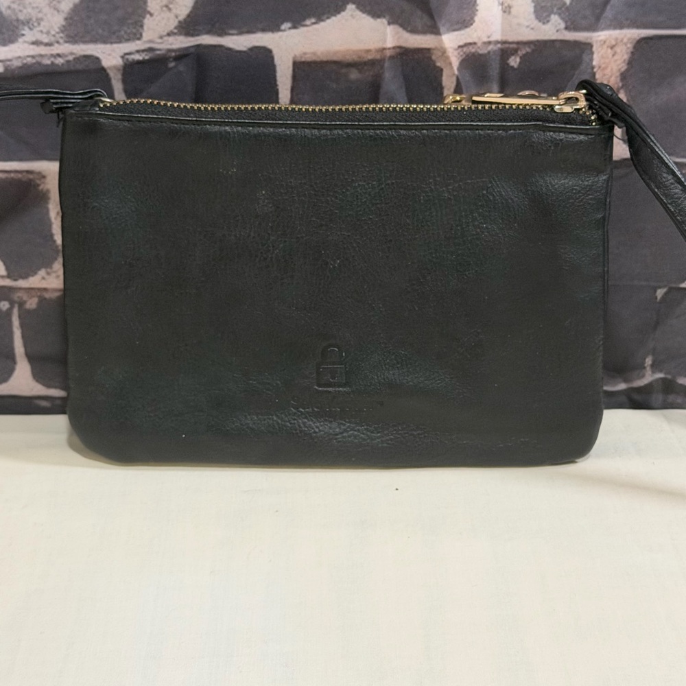 SafeKeeper Black Leather Crossbody Shoulder Bag Purse Multi Zip Organizer
